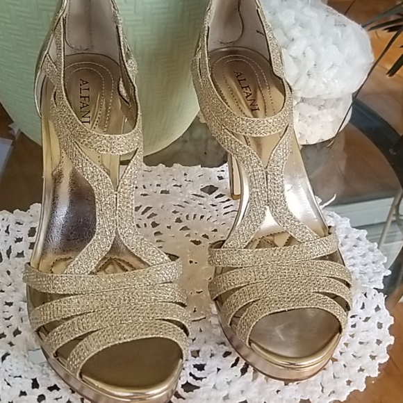 COPY - Alfani Gold flash glitter heels NWOT - Picture 5 of 10